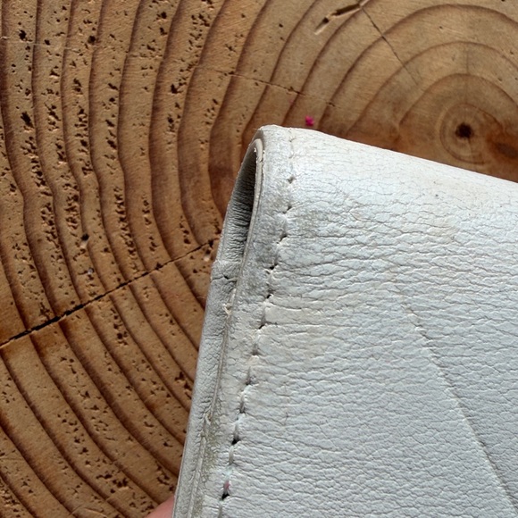 CHANEL Ivory Chevron Leather Wallet - Picture 10 of 16